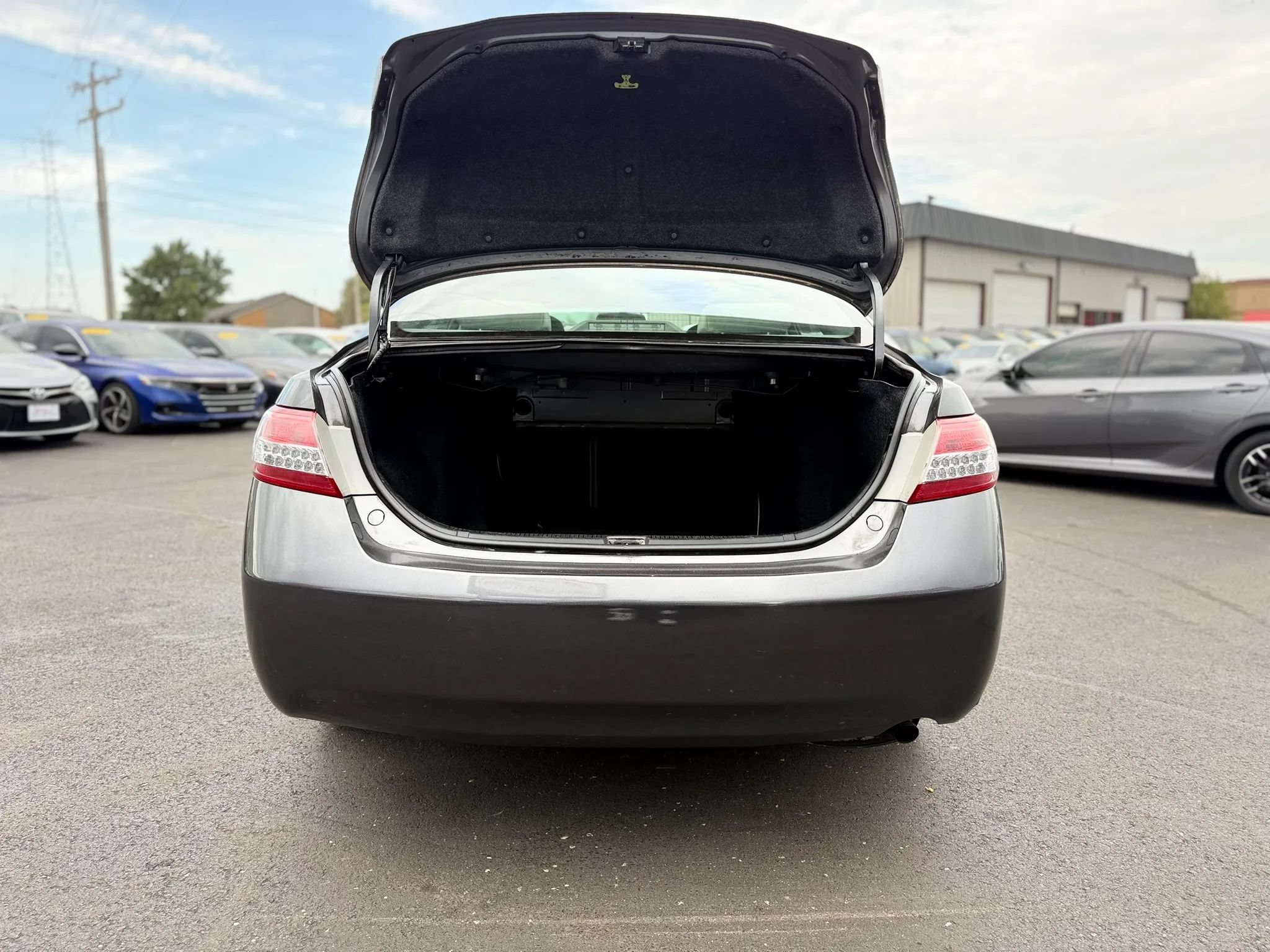 Used 2010 Toyota Camry LE FWD image 32