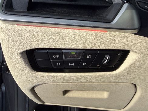Used 2020 BMW 330i Sedan w/ Convenience Package RWD image 17