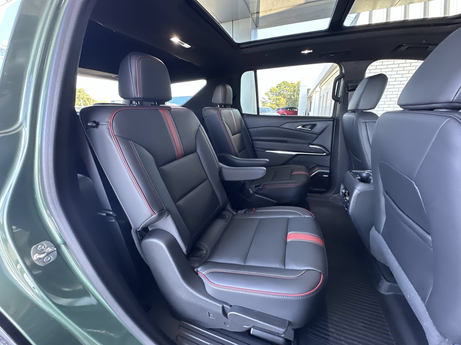 New 2027 Chevrolet Traverse RS w/ LPO, Floor Liner Package AWD/4WD image 28