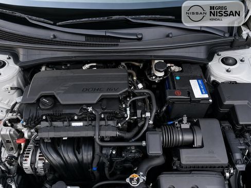 Used 2022 Hyundai Elantra SE FWD image 11