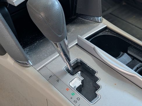 Used 2010 Toyota Camry LE image 17