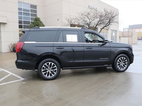 Used 2025 Ford Expedition Platinum image 6