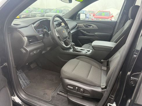 Used 2023 Chevrolet Traverse LT image 10