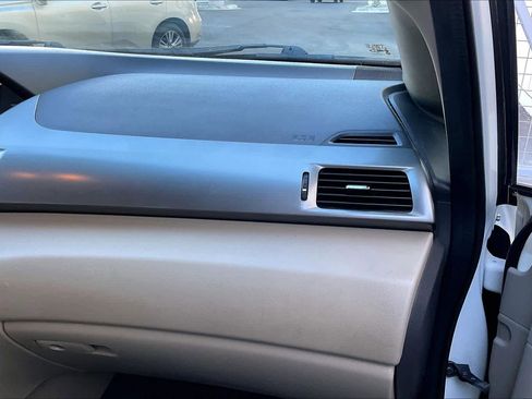 Used 2017 Honda Odyssey SE image 18