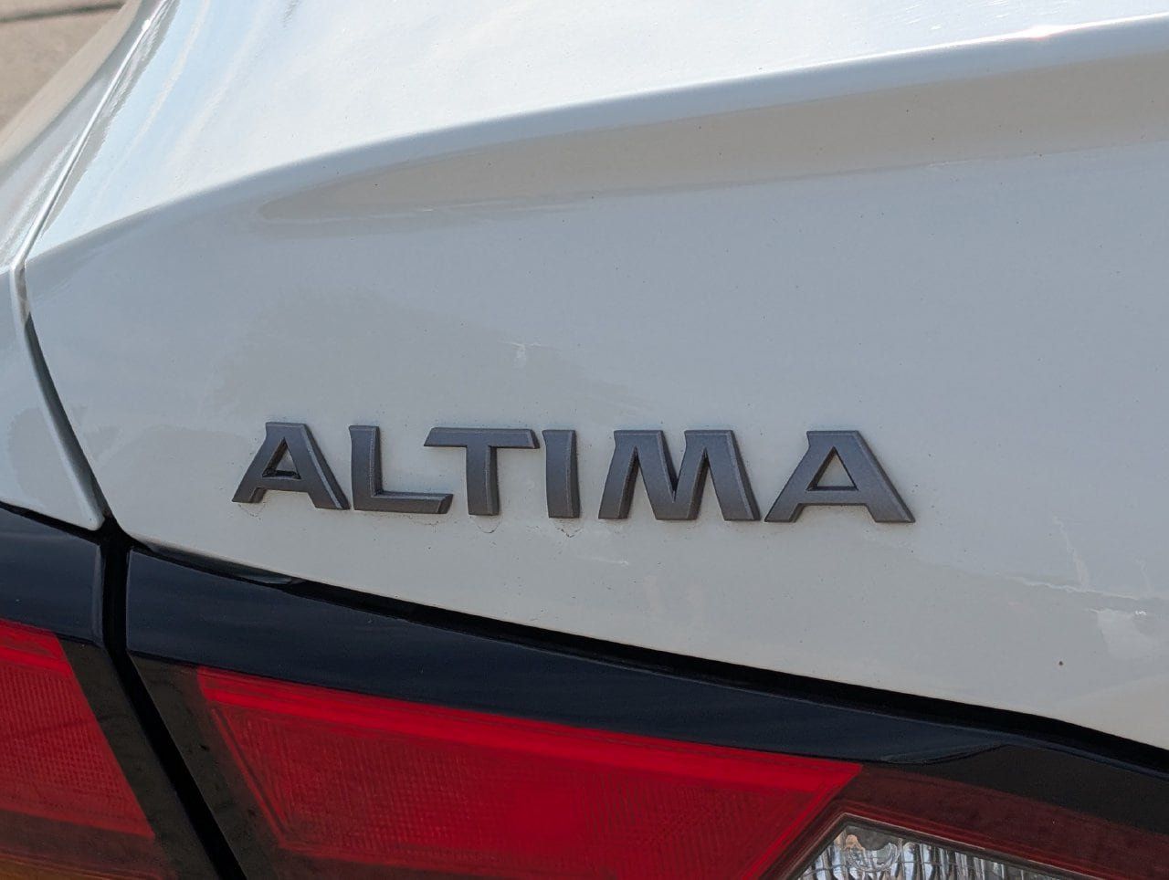 Used 2025 Nissan Altima 2.5 SV FWD image 8