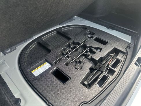 Used 2025 Toyota Camry LE image 28