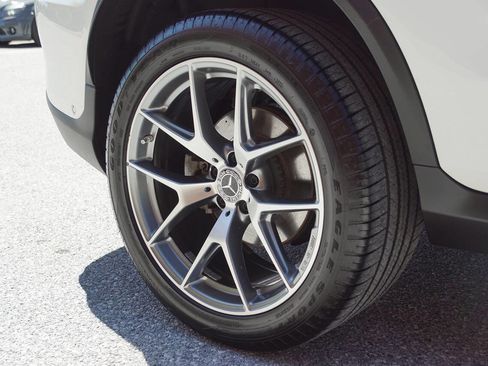 Used 2022 Mercedes-Benz GLC 300 4MATIC image 16