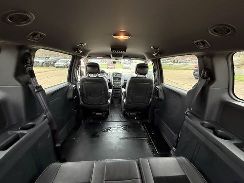 Used 2015 Dodge Grand Caravan SXT FWD image 33