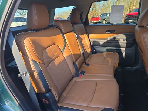 Used 2023 Nissan Pathfinder Platinum w/ Cargo Package image 31