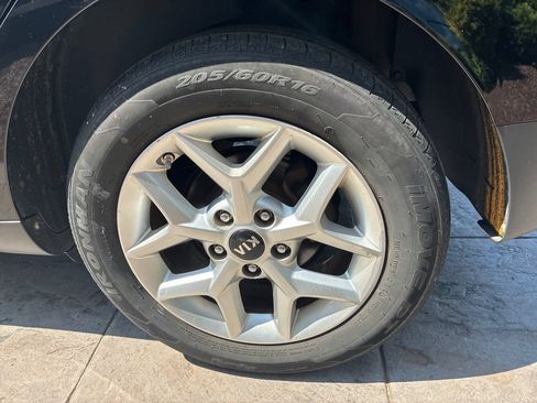 Used 2020 Kia Soul S FWD image 12