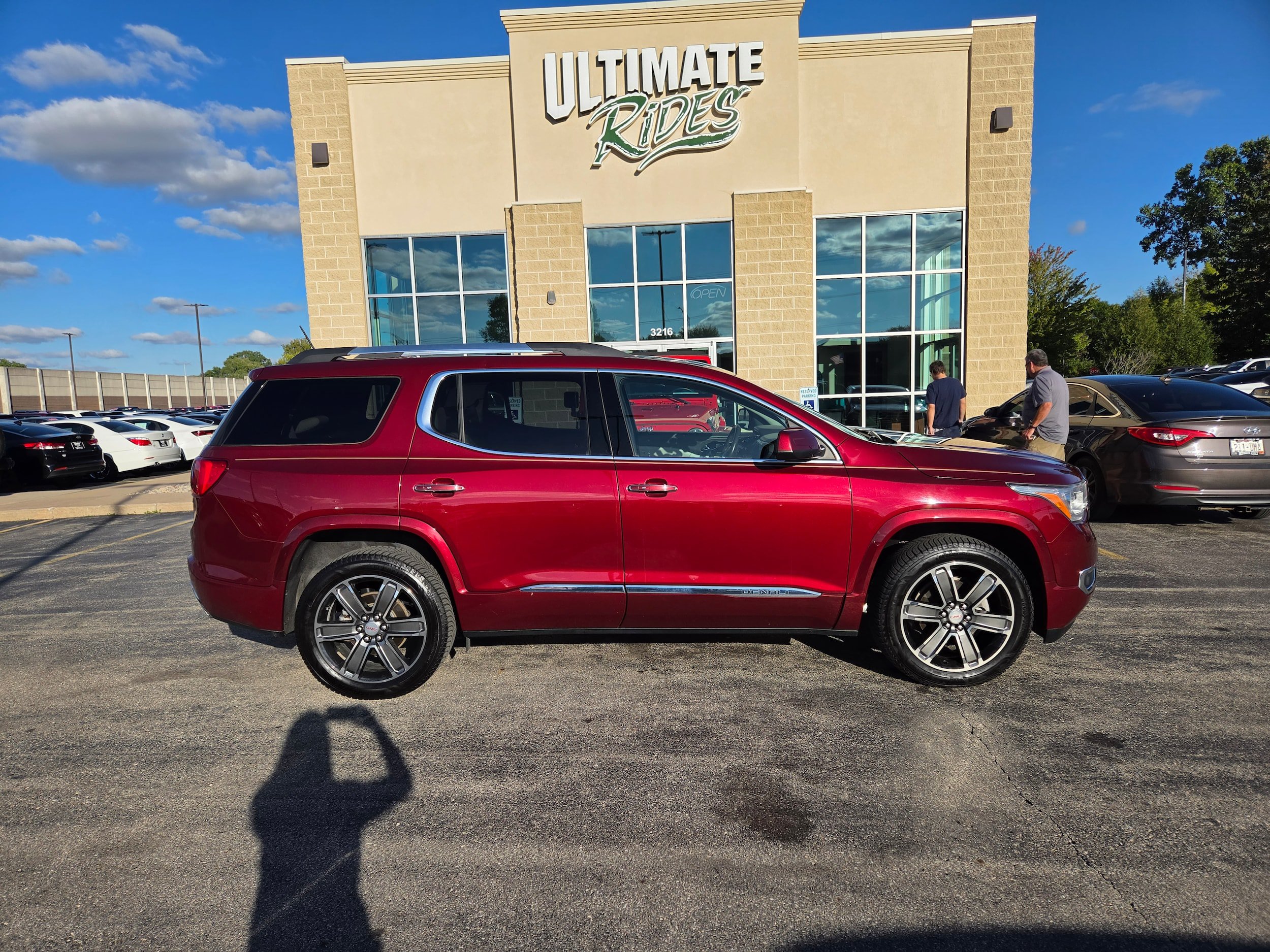 Used 2017 GMC Acadia Denali w/ Technology Package AWD/4WD image 1