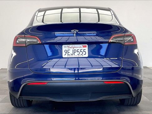 Used 2023 Tesla Model Y Long Range AWD/4WD image 3