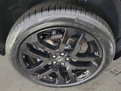 New 2025 Land Rover Discovery Sport Dynamic SE image 12