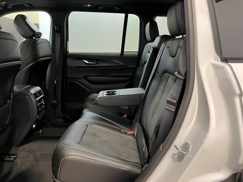 New 2025 Jeep Grand Cherokee Altitude image 12