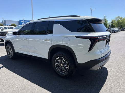 Used 2025 Chevrolet Traverse LT AWD/4WD image 8
