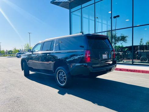 Used 2019 Chevrolet Suburban LT AWD/4WD image 4