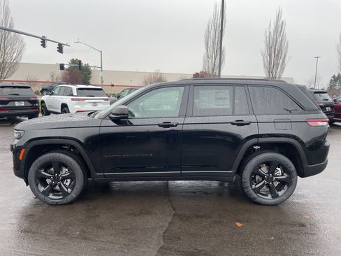 New 2025 Jeep Grand Cherokee Altitude image 2