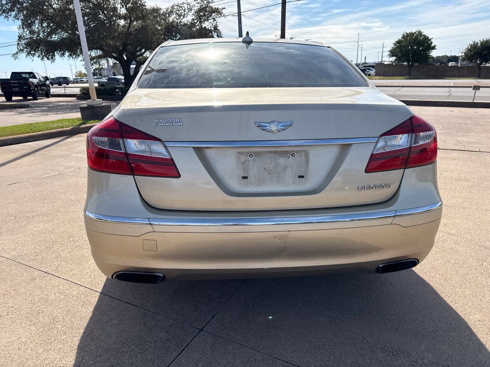 Used 2012 Hyundai Genesis 3.8 RWD image 6