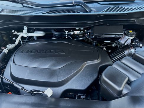 Certified 2025 Honda Passport EX-L image 35