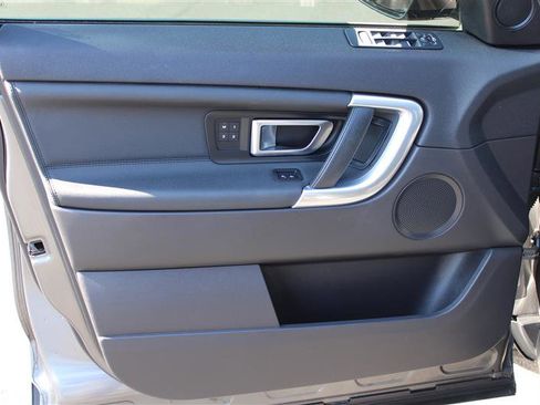 Used 2017 Land Rover Discovery Sport HSE image 14