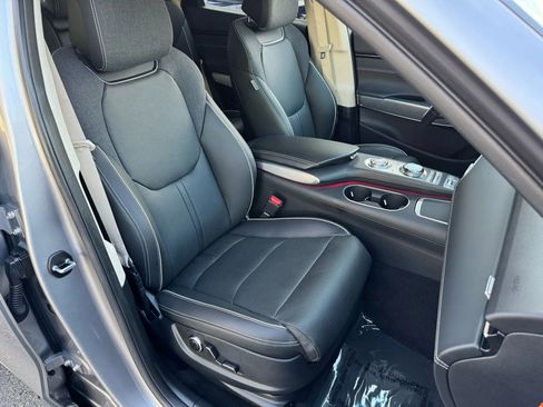 Used 2024 Genesis Electrified GV70 image 25