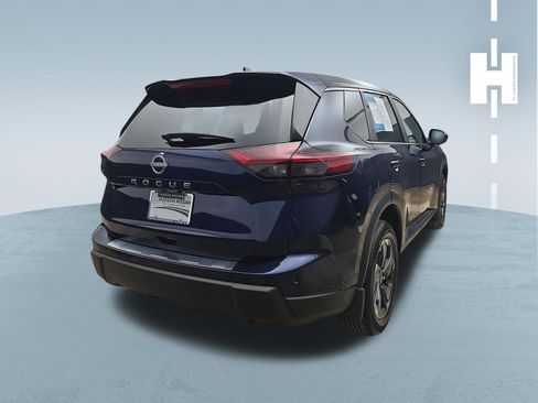 Used 2026 Nissan Rogue SV FWD image 4