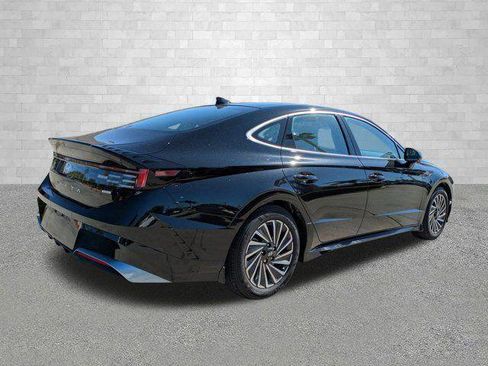 New 2024 Hyundai Sonata Limited FWD image 2