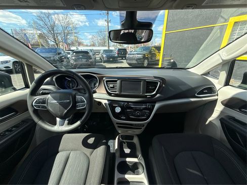 Used 2024 Chrysler Voyager LX FWD image 29