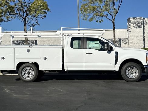 New 2026 Ford F250 XL w/ XL Chrome Package image 3