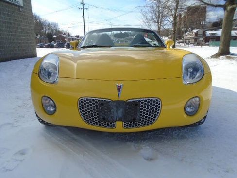 Used 2007 Pontiac Solstice Convertible w/ Premium Package image 3