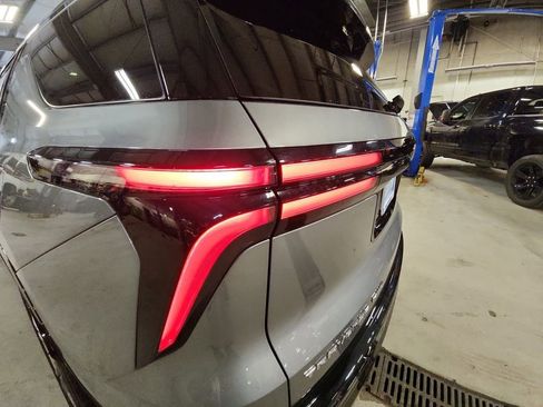 Certified 2025 Chevrolet Traverse High Country w/ LPO, Illumination Package image 30