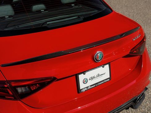 Used 2023 Alfa Romeo Giulia Quadrifoglio image 10