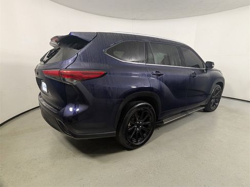 Used 2022 Toyota Highlander XLE image 7