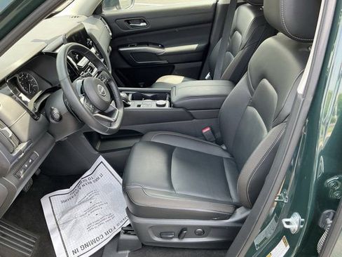 Used 2024 Nissan Pathfinder SL AWD/4WD image 13