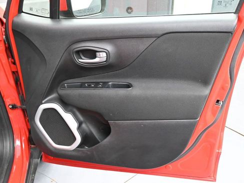 Used 2020 Jeep Renegade Latitude FWD image 16