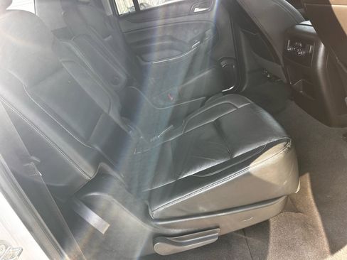 Used 2020 Chevrolet Suburban LT image 12