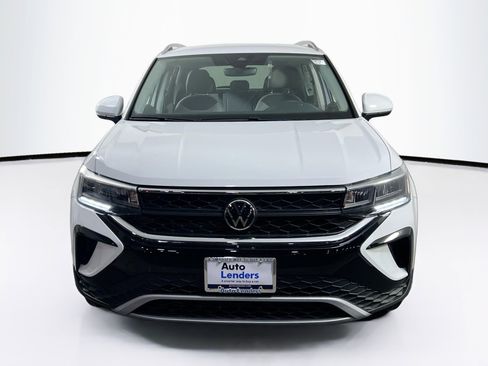 Used 2023 Volkswagen Taos SE image 2