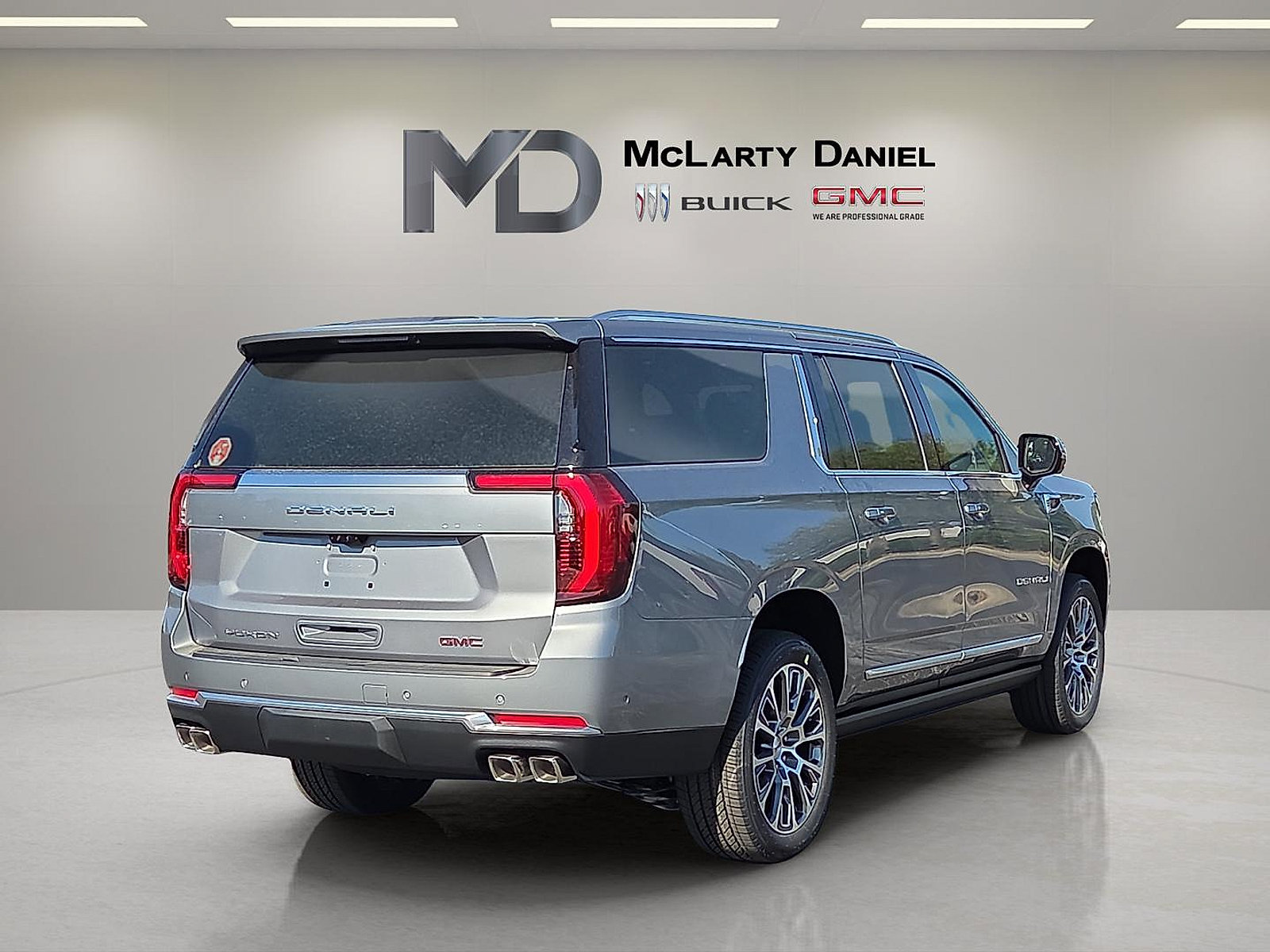 New 2026 GMC Yukon XL Denali w/ Denali Reserve Package AWD/4WD image 5