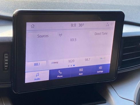 Used 2021 Ford Explorer XLT image 25