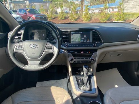 Used 2017 Hyundai Elantra Limited w/ Limited Tech Package 04 FWD image 10