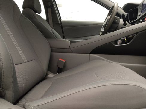 Used 2021 Hyundai Elantra SE FWD image 21
