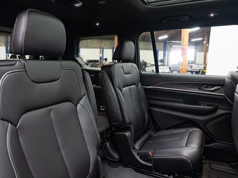 New 2025 Jeep Grand Cherokee L Limited w/ Trailer Tow Package image 30