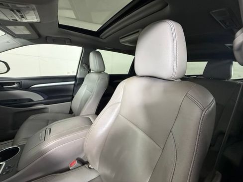 Used 2017 Toyota Highlander XLE FWD image 5