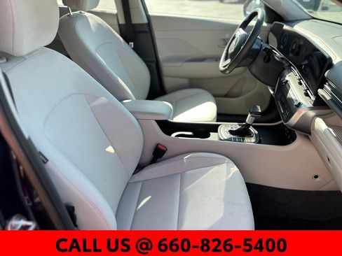 Used 2025 Hyundai Kona SEL image 4