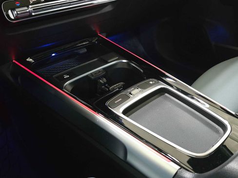 Certified 2026 Mercedes-Benz GLB 250 4MATIC image 32