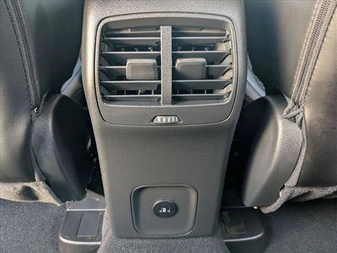 Used 2025 Ford Escape SE FWD image 17