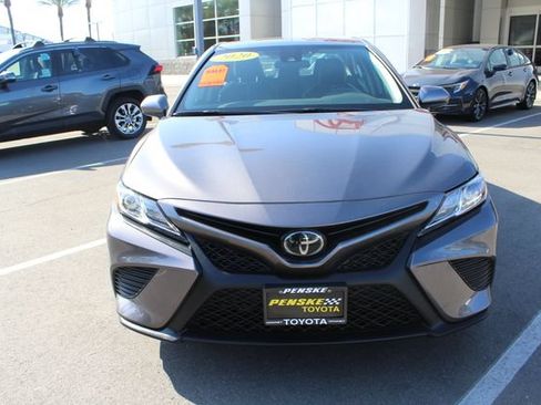 Used 2020 Toyota Camry SE FWD image 3