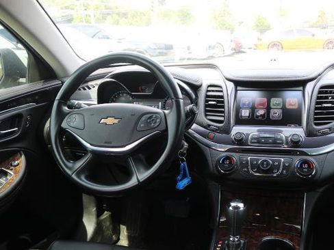Used 2015 Chevrolet Impala LT FWD image 17