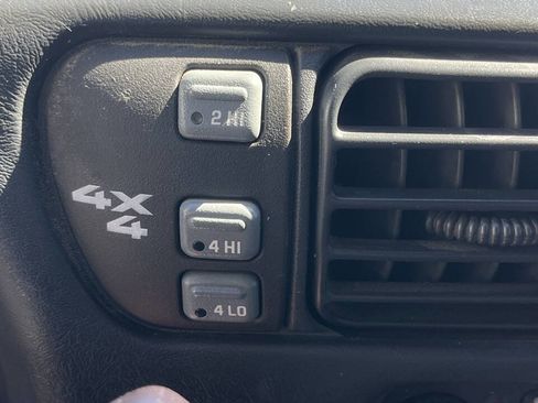 Used 2003 Chevrolet S10 Pickup LS w/ Appearance Package image 25