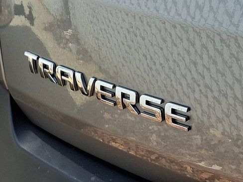 Used 2023 Chevrolet Traverse LT FWD image 8